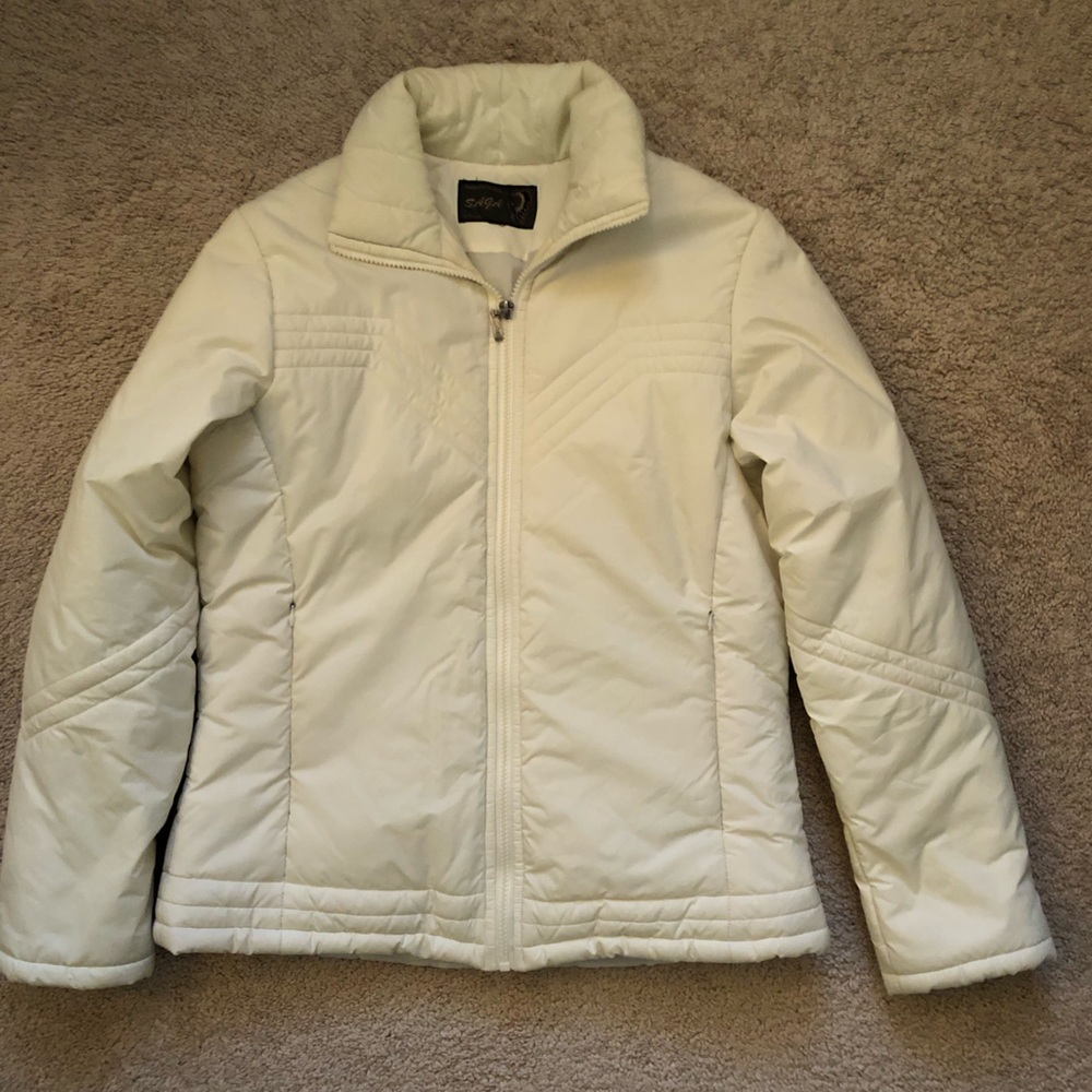 Women's White Quilted Jacket, 2  zip pockets, zipper closure, smoke/pet free